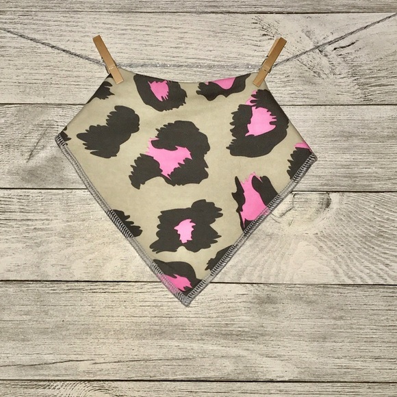 Cheetah bandana baby bib BRAND NEW - Picture 1 of 2